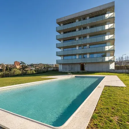 Hostwise - Modern Flat W/ Balcony, Garage & Pool * Βίλα Νόβα ντε Γκάια