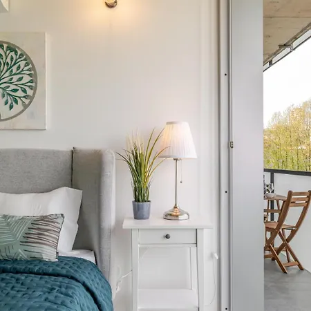 Hostwise - Modern Flat W/ Balcony, Garage & Pool Διαμέρισμα Βίλα Νόβα ντε Γκάια
