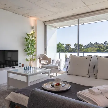 Hostwise - Modern Flat W/ Balcony, Garage & Pool * Βίλα Νόβα ντε Γκάια