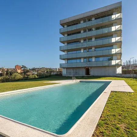 Hostwise - Modern Flat W/ Balcony, Garage & Pool *