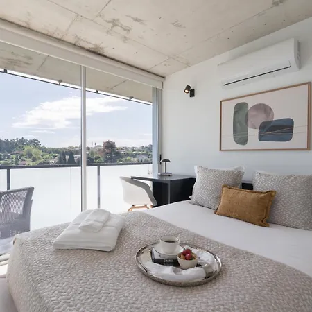 Hostwise - Modern Flat W/ Balcony, Garage & Pool Διαμέρισμα Βίλα Νόβα ντε Γκάια