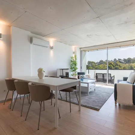 Hostwise - Modern Flat W/ Balcony, Garage & Pool Διαμέρισμα Βίλα Νόβα ντε Γκάια