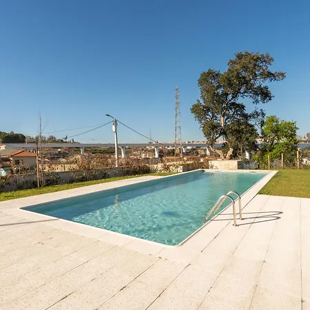Hostwise - Modern Flat W/ Balcony, Garage & Pool *
