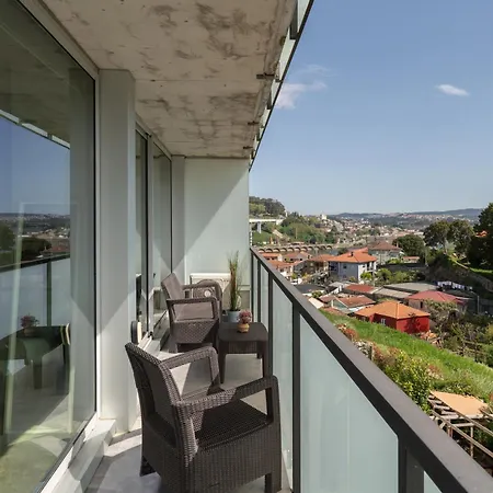 Διαμέρισμα Hostwise - Modern Flat W/ Balcony, Garage & Pool *