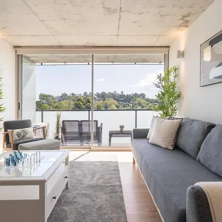 Hostwise - Modern Flat W/ Balcony, Garage & Pool *