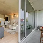 Hostwise - Modern Flat W/ Balcony, Garage & Pool شقة فيلا نوفا دي غايا