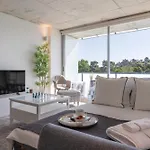 Hostwise - Modern Flat W/ Balcony, Garage & Pool * فيلا نوفا دي غايا