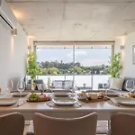 Hostwise - Modern Flat W/ Balcony, Garage & Pool