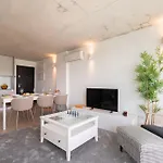 Hostwise - Modern Flat W/ Balcony, Garage & Pool شقة فيلا نوفا دي غايا