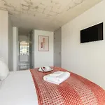 Hostwise - Modern Flat W/ Balcony, Garage & Pool شقة *