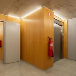 Διαμέρισμα Hostwise - Modern Flat W/ Balcony, Garage & Pool Βίλα Νόβα ντε Γκάια