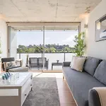 Hostwise - Modern Flat W/ Balcony, Garage & Pool *