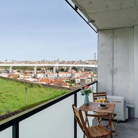 Hostwise - Modern Flat W/ Balcony, Garage & Pool *