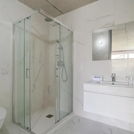 Hostwise - Modern Flat W/ Balcony, Garage & Pool Βίλα Νόβα ντε Γκάια