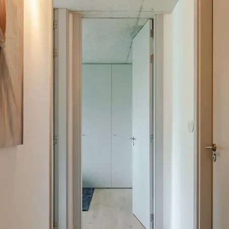 Hostwise - Modern Flat W/ Balcony, Garage & Pool Vila Nova de Gaia