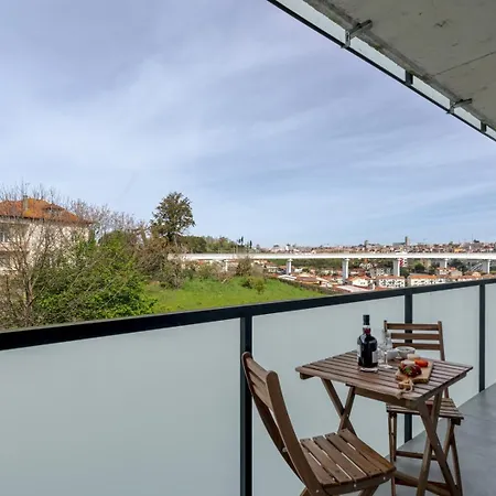Διαμέρισμα Hostwise - Modern Flat W/ Balcony, Garage & Pool Βίλα Νόβα ντε Γκάια