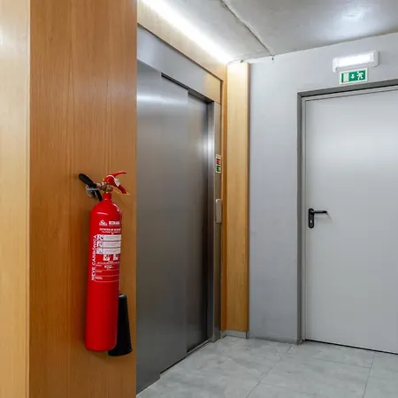 Hostwise - Modern Flat W/ Balcony, Garage & Pool Βίλα Νόβα ντε Γκάια