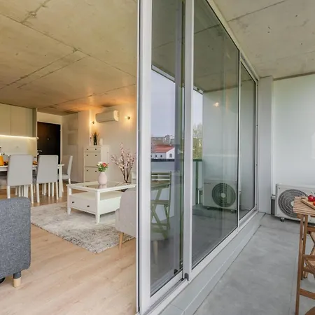 Hostwise - Modern Flat W/ Balcony, Garage & Pool Apartmán Vila Nova de Gaia