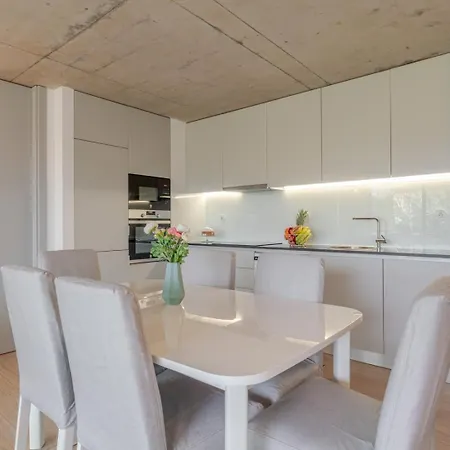 Appartement Hostwise - Modern Flat W/ Balcony, Garage & Pool Vila Nova de Gaia