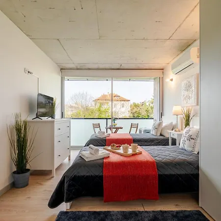 Hostwise - Modern Flat W/ Balcony, Garage & Pool Appartement
