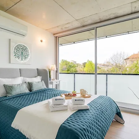 Hostwise - Modern Flat W/ Balcony, Garage & Pool Διαμέρισμα Βίλα Νόβα ντε Γκάια