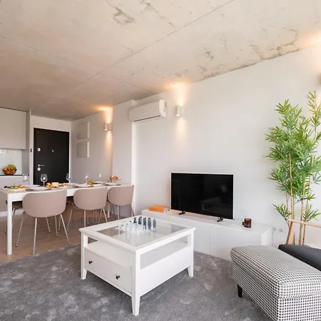 Hostwise - Modern Flat W/ Balcony, Garage & Pool Appartamento Vila Nova de Gaia