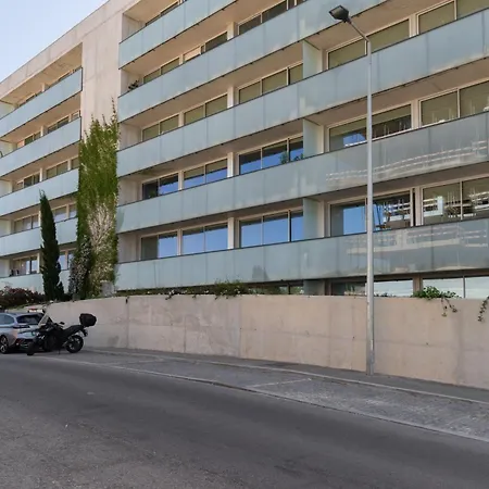 Hostwise - Modern Flat W/ Balcony, Garage & Pool * Vila Nova de Gaia
