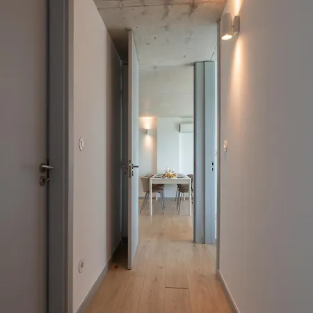 Hostwise - Modern Flat W/ Balcony, Garage & Pool Appartamento *