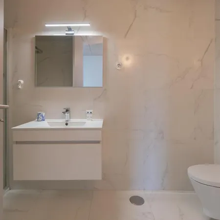 Hostwise - Modern Flat W/ Balcony, Garage & Pool Appartamento Vila Nova de Gaia