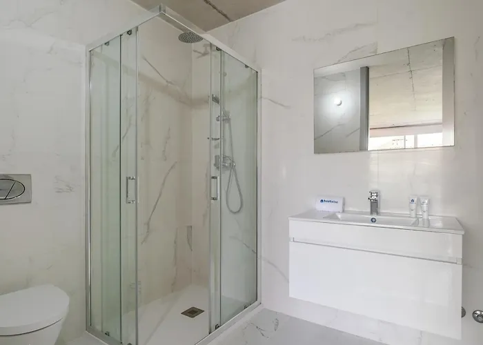 Hostwise - Modern Flat W/ Balcony, Garage & Pool Вила-Нова-ди-Гая