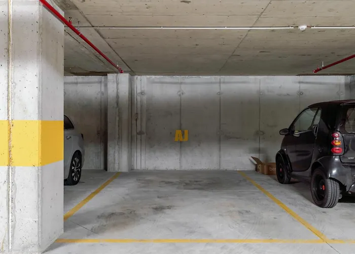 公寓 Hostwise - Modern Flat W/ Balcony, Garage & Pool *