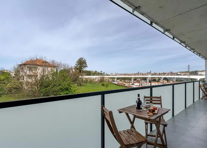 Апартаменты Hostwise - Modern Flat W/ Balcony, Garage & Pool Вила-Нова-ди-Гая