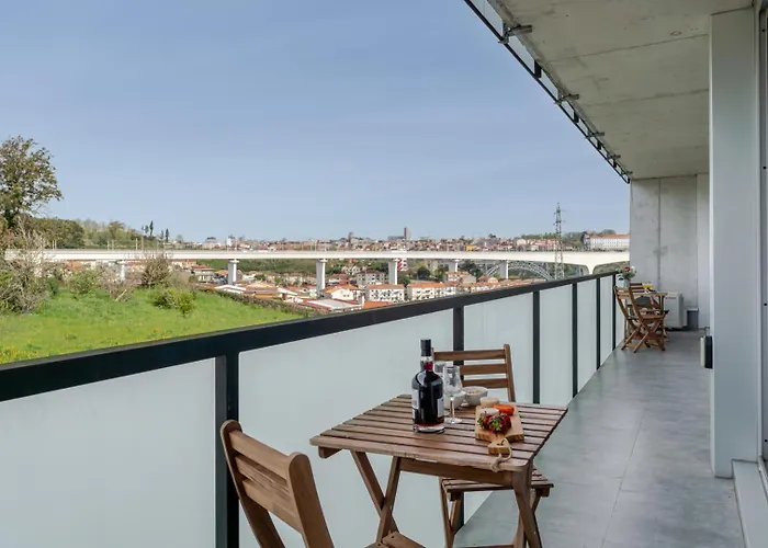 Апартаменты Hostwise - Modern Flat W/ Balcony, Garage & Pool *