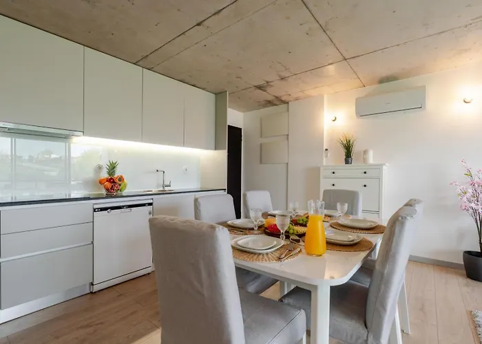 Апартаменты Hostwise - Modern Flat W/ Balcony, Garage & Pool