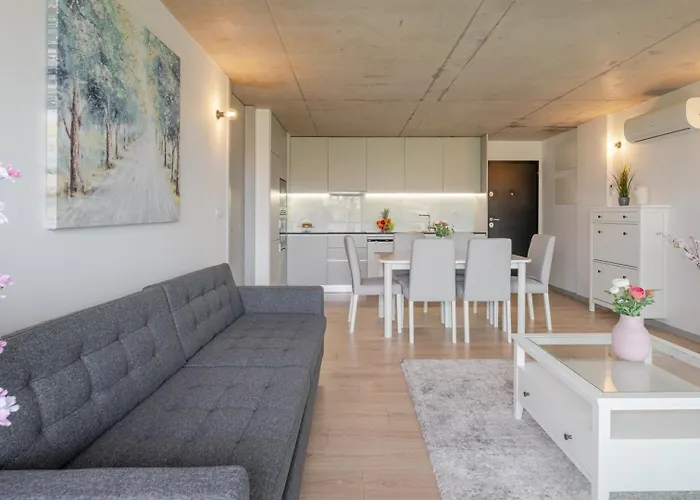 Hostwise - Modern Flat W/ Balcony, Garage & Pool Вила-Нова-ди-Гая