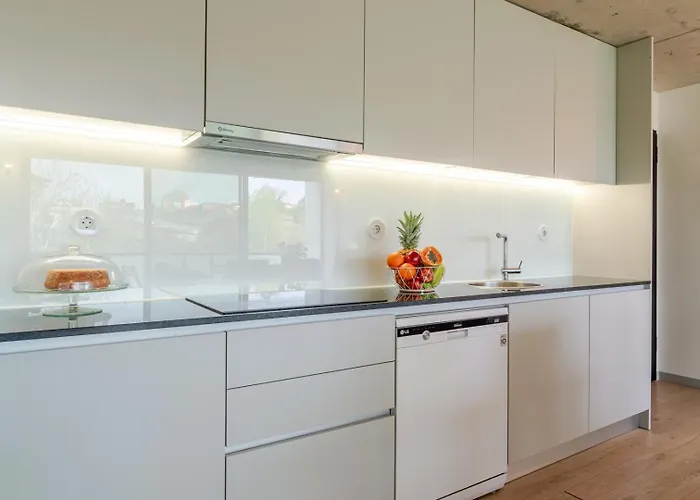 Hostwise - Modern Flat W/ Balcony, Garage & Pool Апартаменты