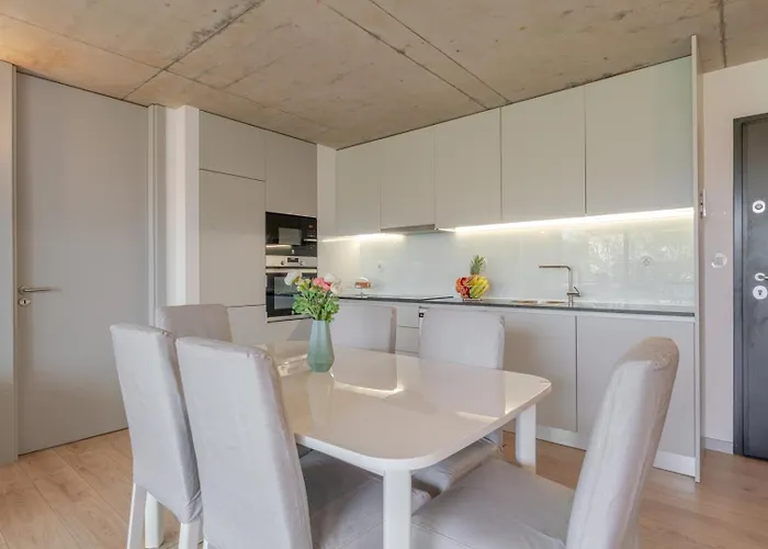 Апартаменты Hostwise - Modern Flat W/ Balcony, Garage & Pool Вила-Нова-ди-Гая