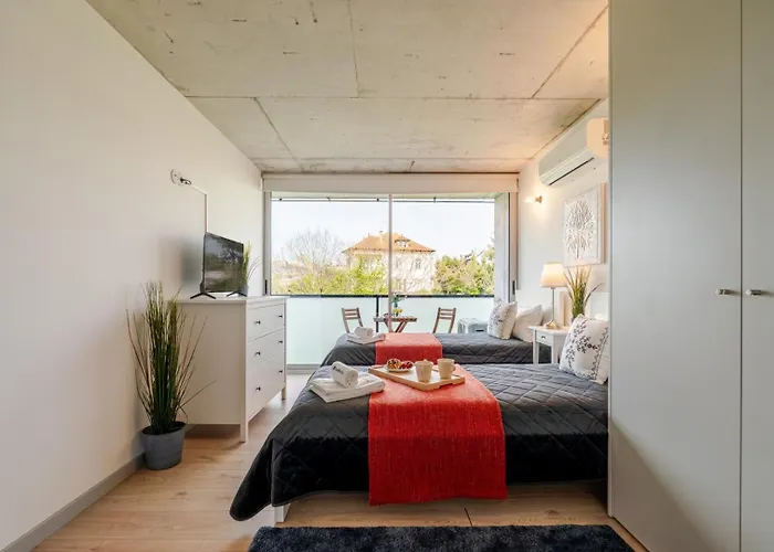 Hostwise - Modern Flat W/ Balcony, Garage & Pool Апартаменты