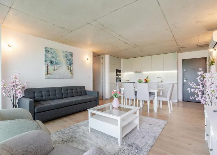 Апартаменты Hostwise - Modern Flat W/ Balcony, Garage & Pool *