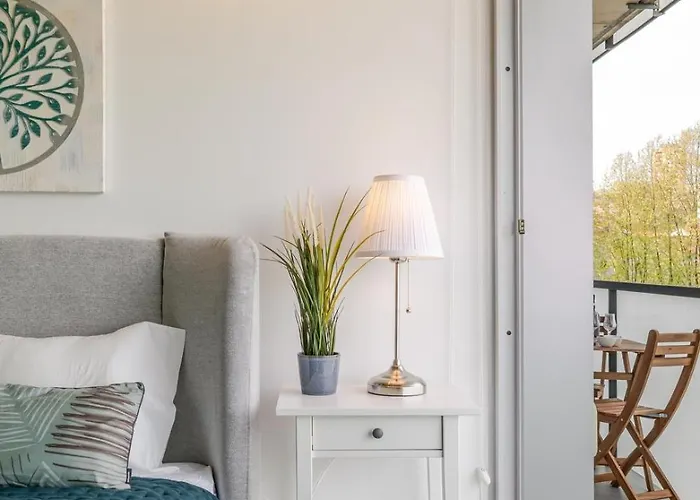 Hostwise - Modern Flat W/ Balcony, Garage & Pool Апартаменты Вила-Нова-ди-Гая