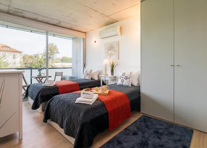 Hostwise - Modern Flat W/ Balcony, Garage & Pool *