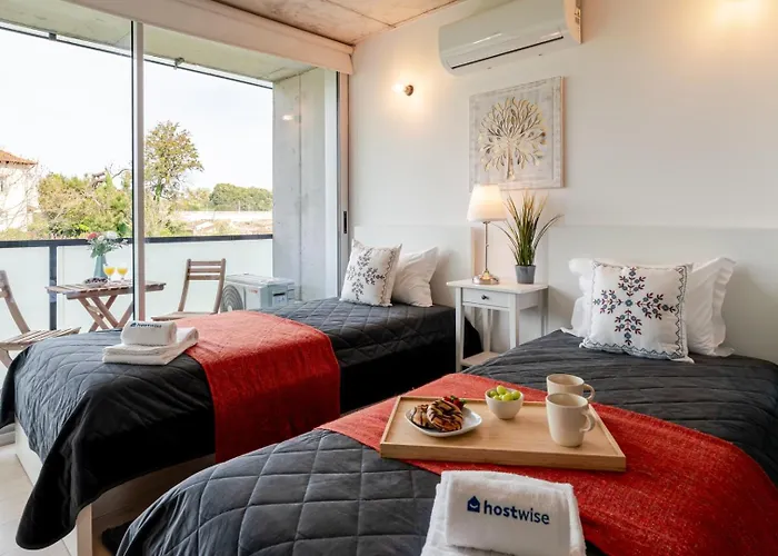 公寓 Hostwise - Modern Flat W/ Balcony, Garage & Pool