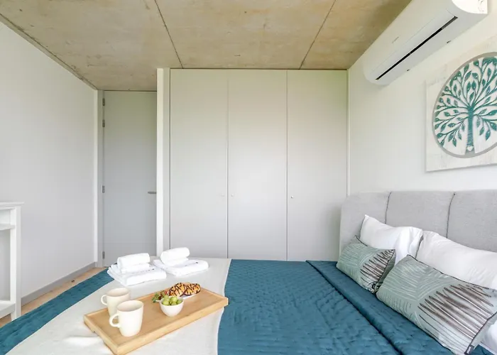 Hostwise - Modern Flat W/ Balcony, Garage & Pool Вила-Нова-ди-Гая